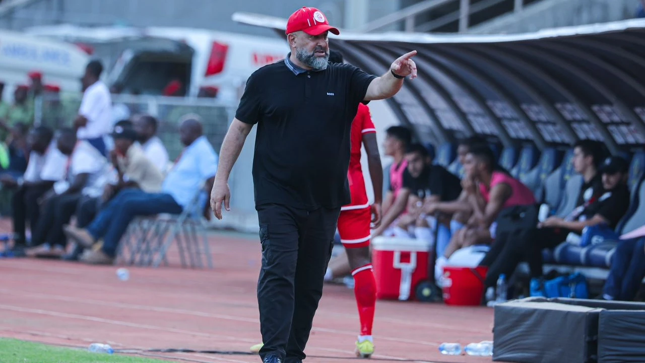  Kocha Mkuu wa Simba, Abdelhak Benchikha.