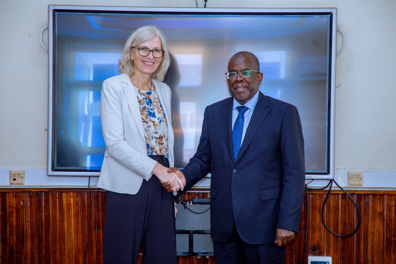 Finance minister Khamis Mussa Omar and Norway’s Ambassador to Tanzania, Tone Tinnes, pictured in Dar es Salaam yesterday moments after talks mainly on ways to further strengthen economic, social and diplomatic cooperation between the two countries. 