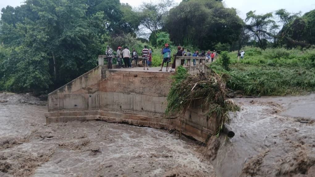 Wakazi Mgowelo Iringa walilia daraja kusombwa na mafuriko 