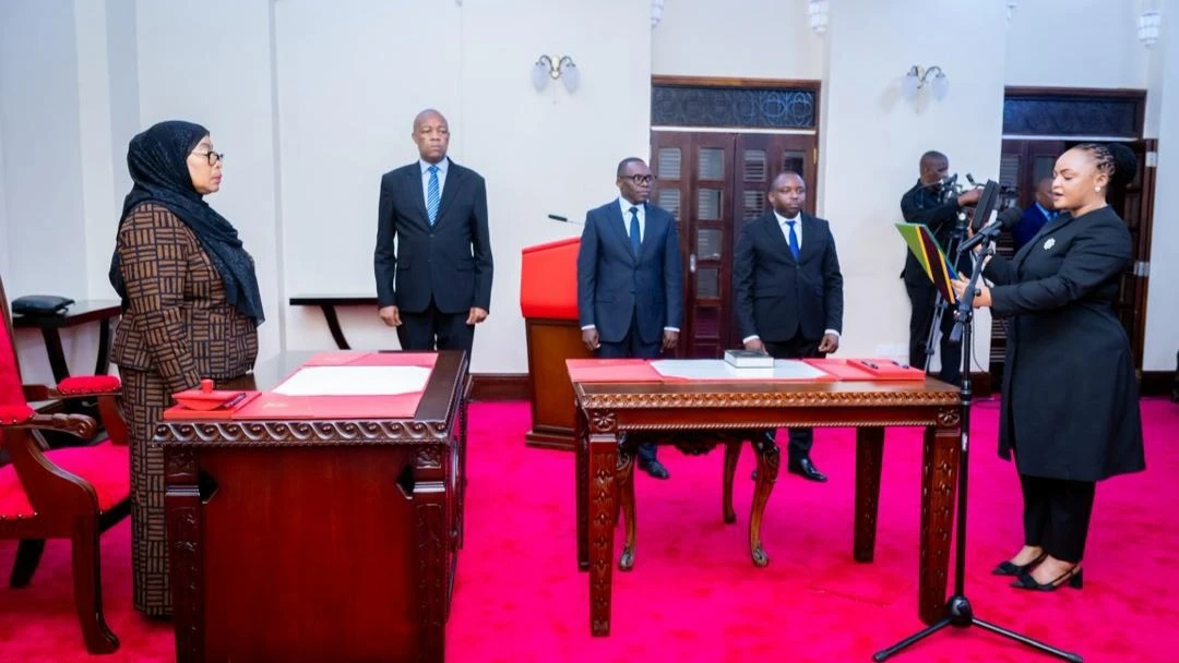 Rais wa Jamhuri ya Muungano wa Tanzania, Mhe. Dkt. Samia Suluhu Hassan katika matukio tofauti ya picha alipowaapisha Viongozi mbalimbali aliowateua hivi karibuni kwenye hafla iliyofanyika Ikulu ya Chamwino Mkoani Dodoma Leo Mei 06, 2026.