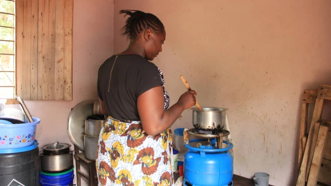 
"Kipindi cha nyuma ilikuwa vigumu kupita mwezi bila kupokea taarifa za mtu kubakwa au kukimbizwa huko porini, lakini sasa hali imeanza kubadilika," anasema. 
