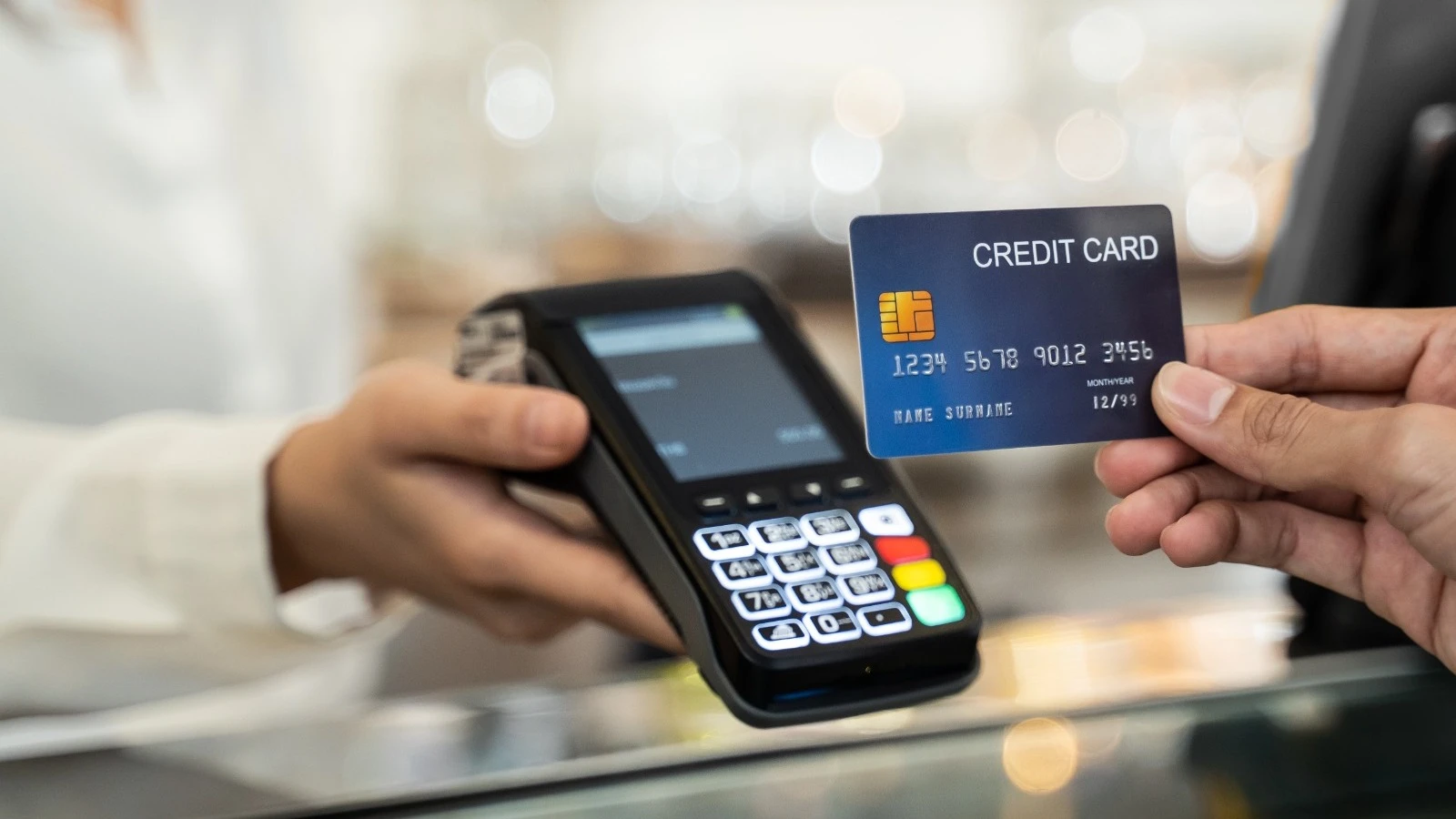 That could easily endanger cashiers or accounts officers sent on errands to pick up large bundles of banknotes at a nearby bank branch on a daily basis, as this too often invites ‘insider trading’ and robberies.