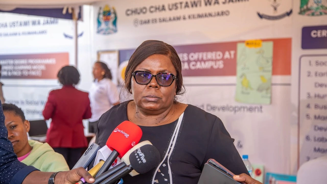 Mkuu wa Chuo cha Ustawi wa Jamii, Dk. Joyce Nyoni ,akizungumza na waandishi wa habari kwenye Maonyesho ya Wiki ya Utumishi wa Umma yanayoendelea jijini Dodoma.