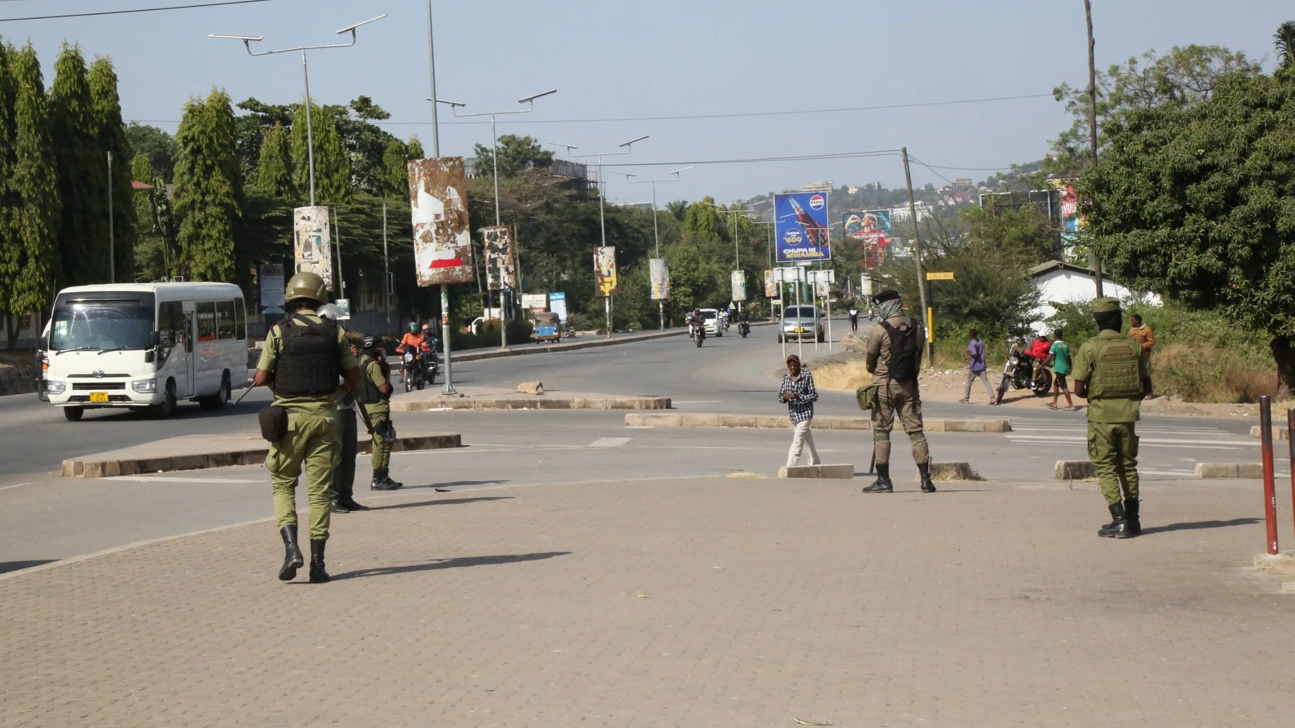 In Mbeya Region, police officers monitored transport hubs, including Mbalizi, and increased patrols along the TANZAM Highway, while some markets recorded lower customer turnout and a number of shops remained closed.